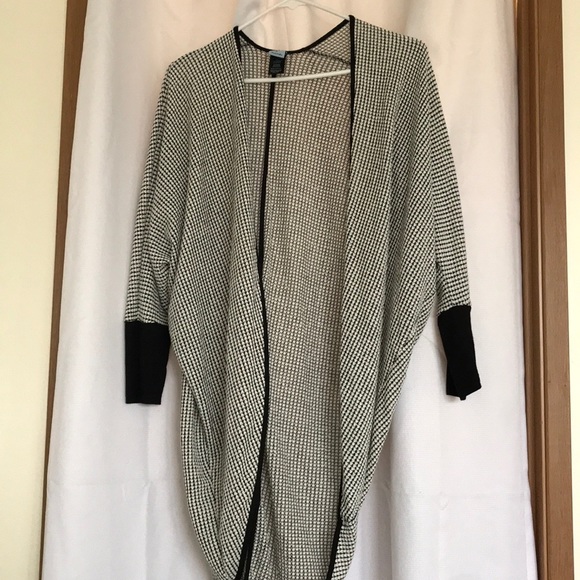 Black and beige sweater - Picture 1 of 3